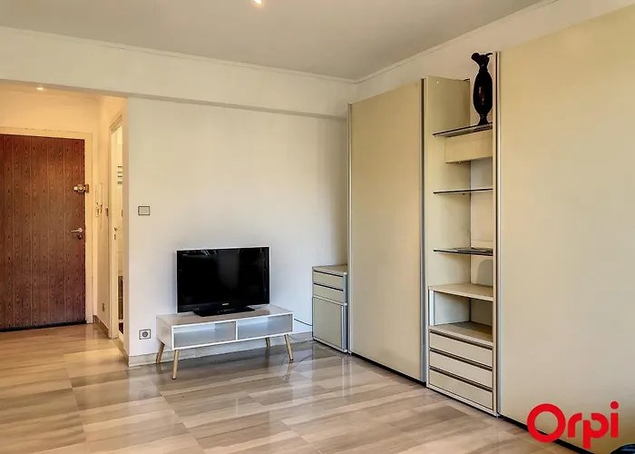 Avec Terrasse, Piscine Et Parking A - Fr-1-647-36 Apartment *